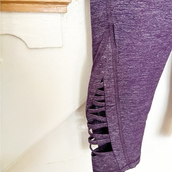 Athleta Purple Drama Mid Rise Quest Criss Cross Chaturanga Capri Legging Sz XXS - Picture 3 of 8